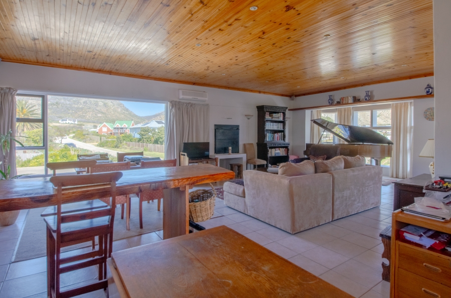 4 Bedroom Property for Sale in Pringle Bay Western Cape